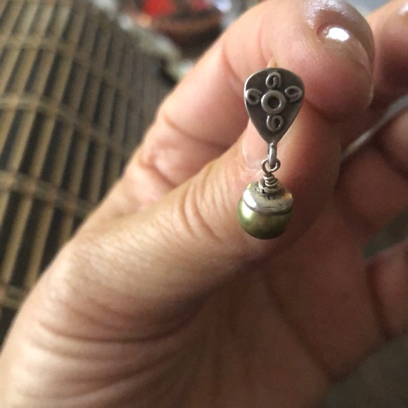 Beth Orduna Sterling pearl drop earrings - Picture 5 of 7